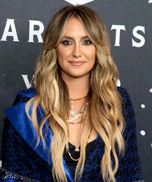 Lainey Wilson Long Waves With Curtain Bangs